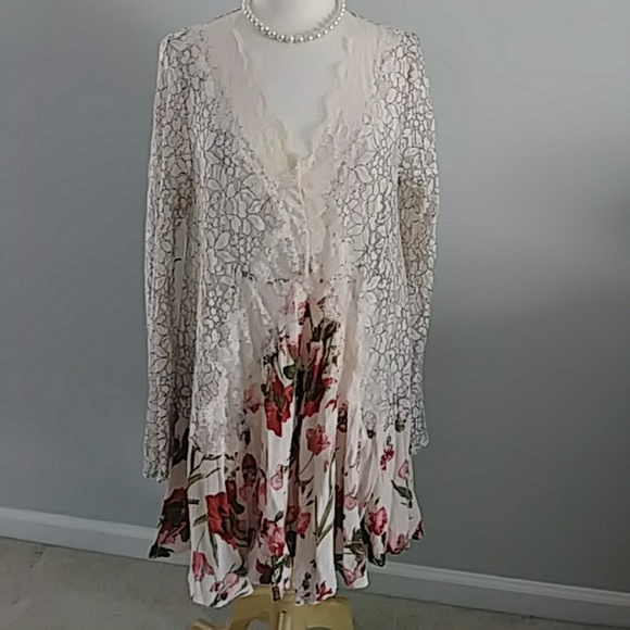 Tops - LOVELY LACE & FLORAL PRINT TUNIC IN RED & PINK